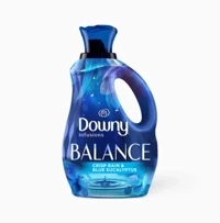 Downy Infusions Crisp Rain & Blue Eucalyptus 1,66 l 83 płukania - Koncentrat do płukania tkanin